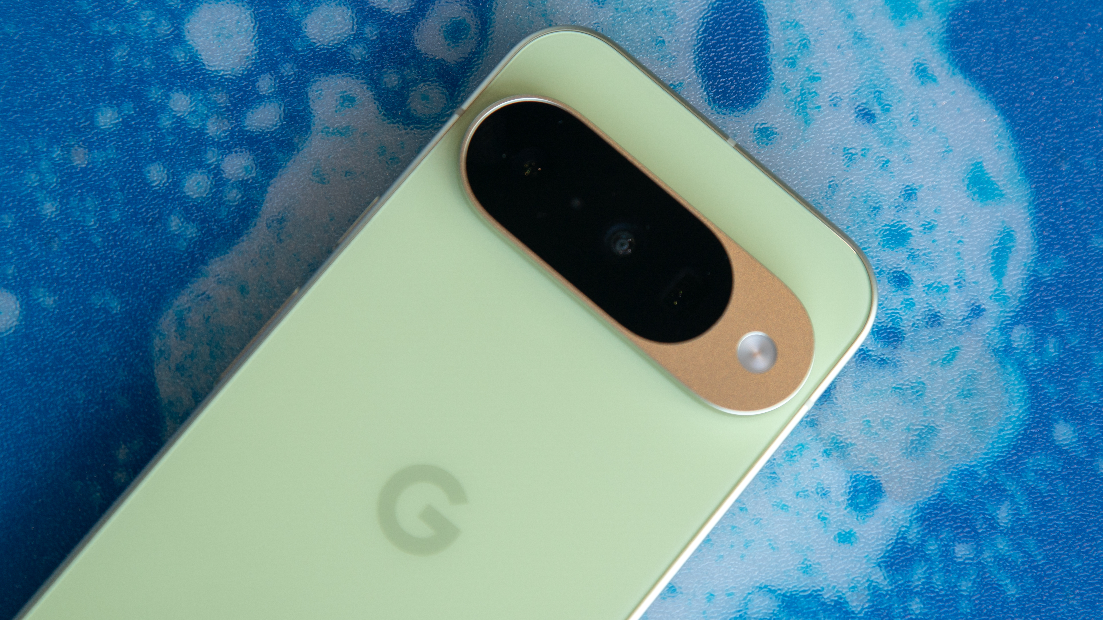 Pixel 10 camera bar