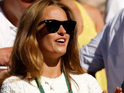 Kim Sears cheers on Andy Murray at Wimbledon
