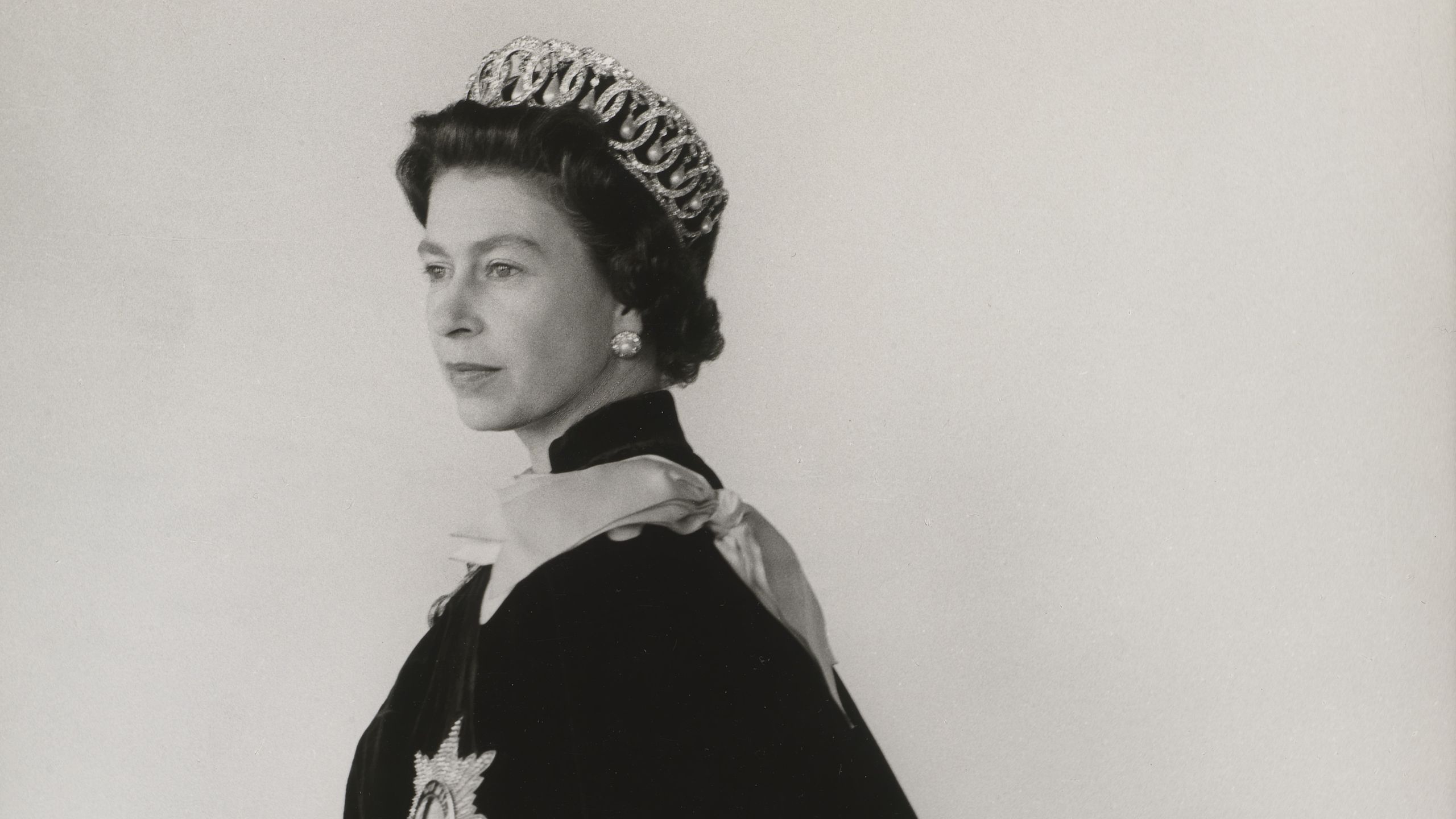 Queen Picture Riles Where to see iconic images of the Queen in Life Through A Royal Lens ...