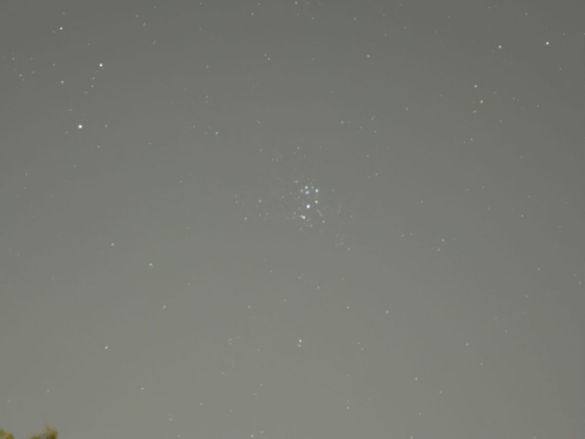 Apple iPhone 17 Pro astrophotography the Pleiades.