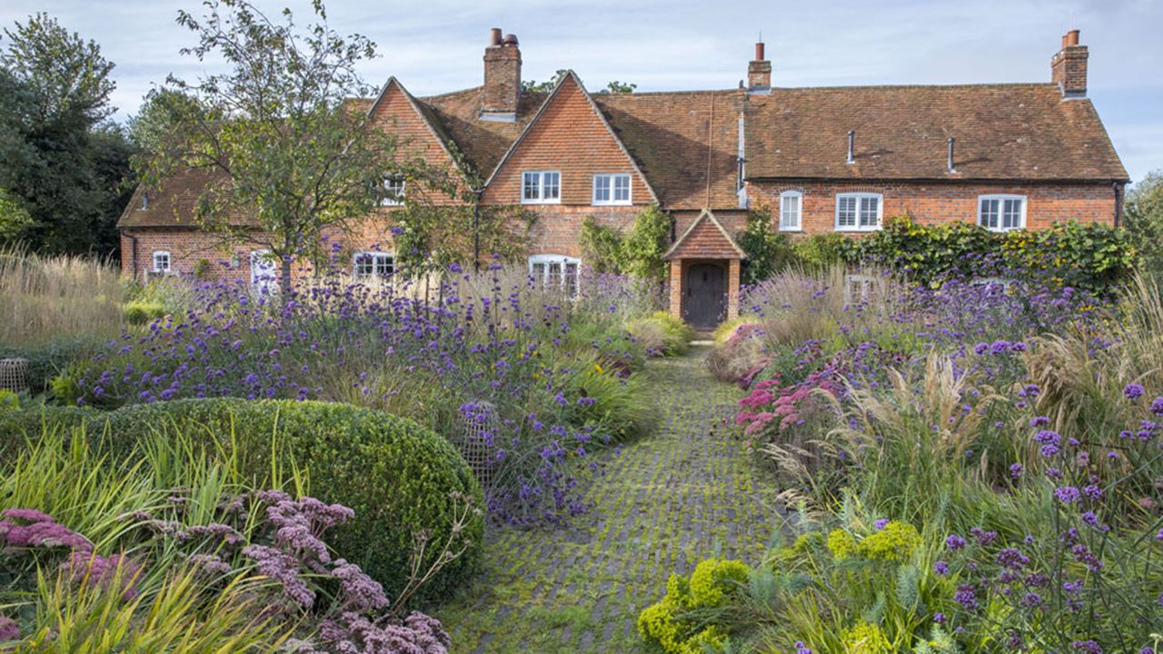 Moss is allowed to grow between the stone strips of the paths in the north garden, keeping the mood informal. Hylotelephiums (sedums) and Verbena bonariensis add zing to the grasses