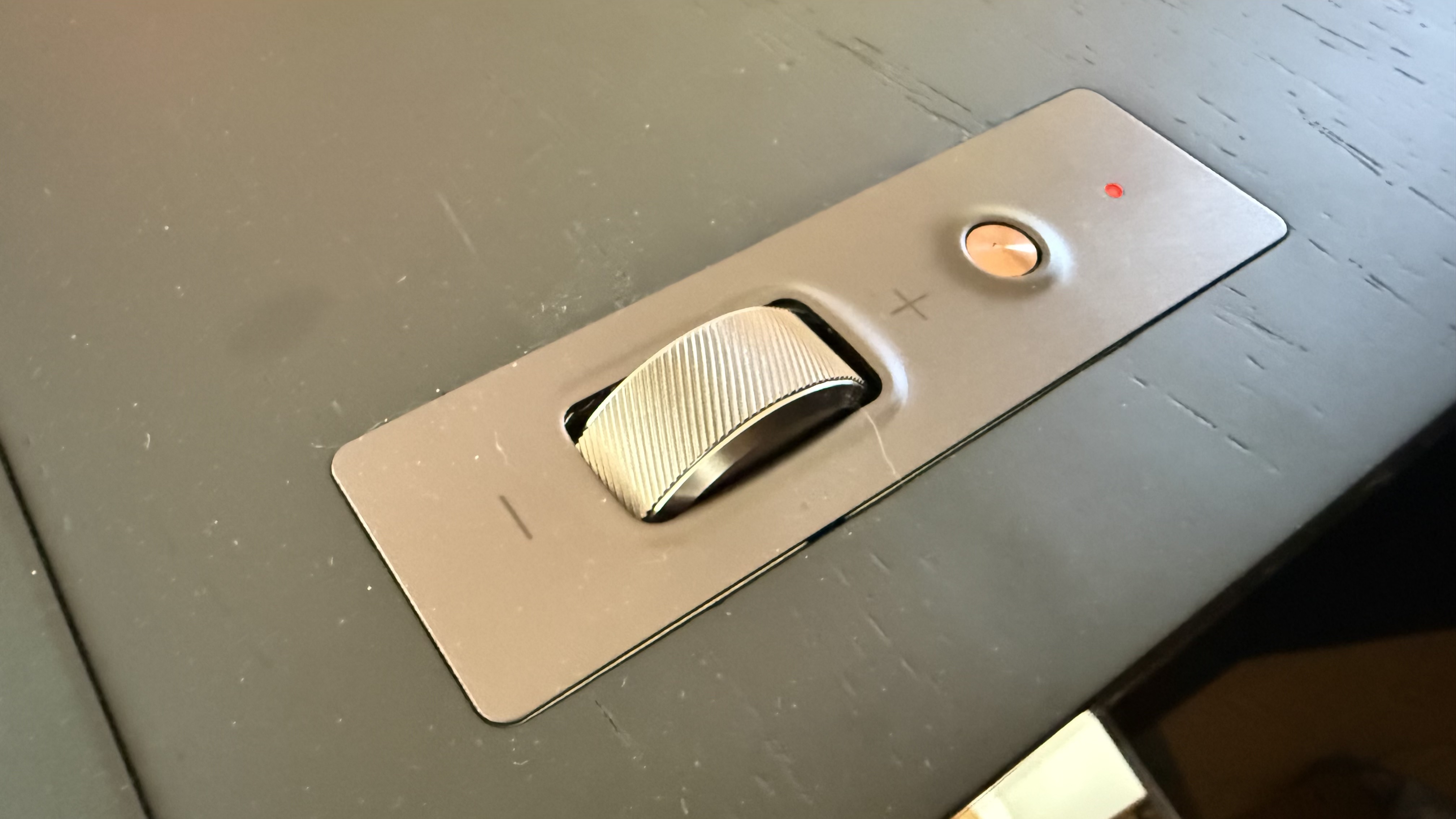 The controls on the Klipsch The Nines II are fairly minimalist.