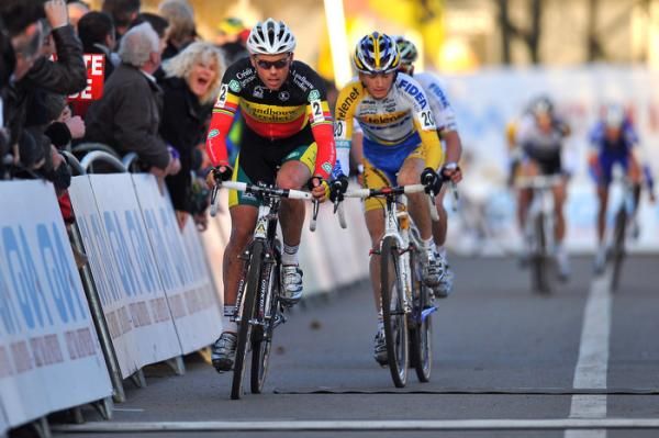 Sven Nys (Landbouwkrediet) set a blistering pace in the closing laps.