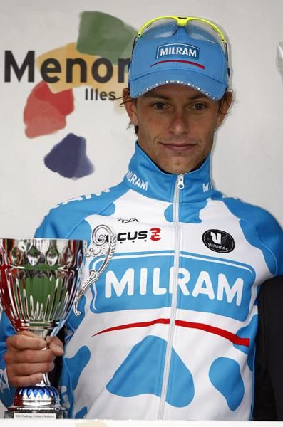 Linus Gerdemann (Team Milram) receives his trophy for winning the third stage of the Challenge Mallorca.
