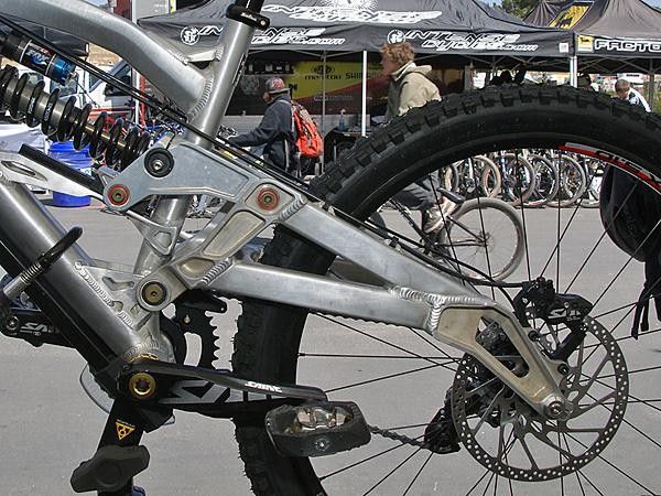 In spite of the complicated look the prototype Yeti 303 RDH is essentially a single-pivot bike.