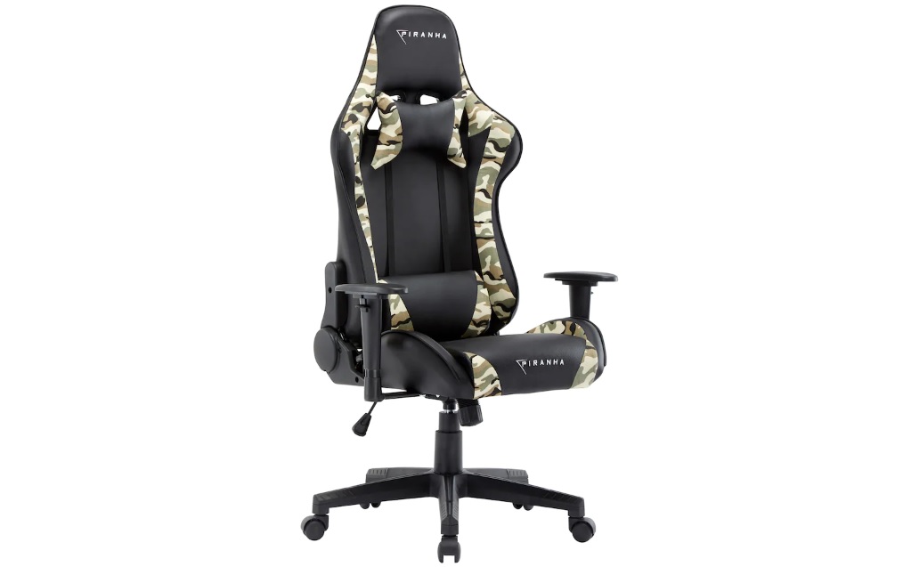 En produktbild p&amp;aring; gamingstolen Piranha Bite i svart med ett gr&amp;ouml;nt kamouflagem&amp;ouml;nster visas upp mot en vit bakgrund.