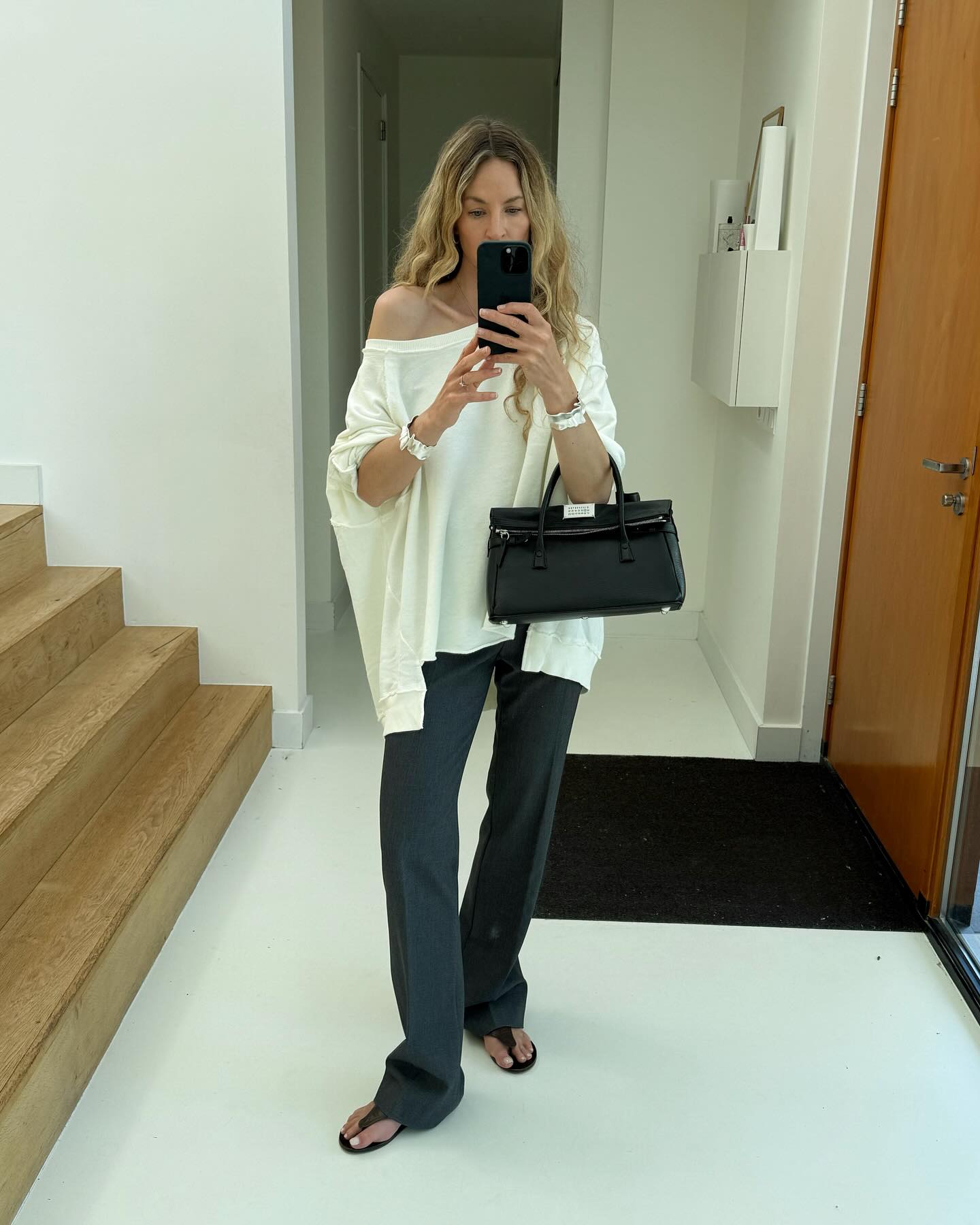 An image of @anoukyve wearing wide-leg trousers with flip flops.