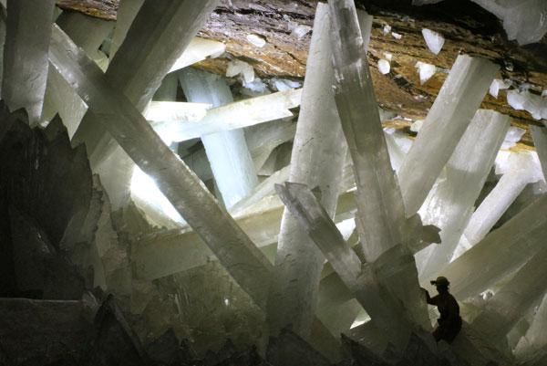 cave-of-crystals-mexico-110912-02