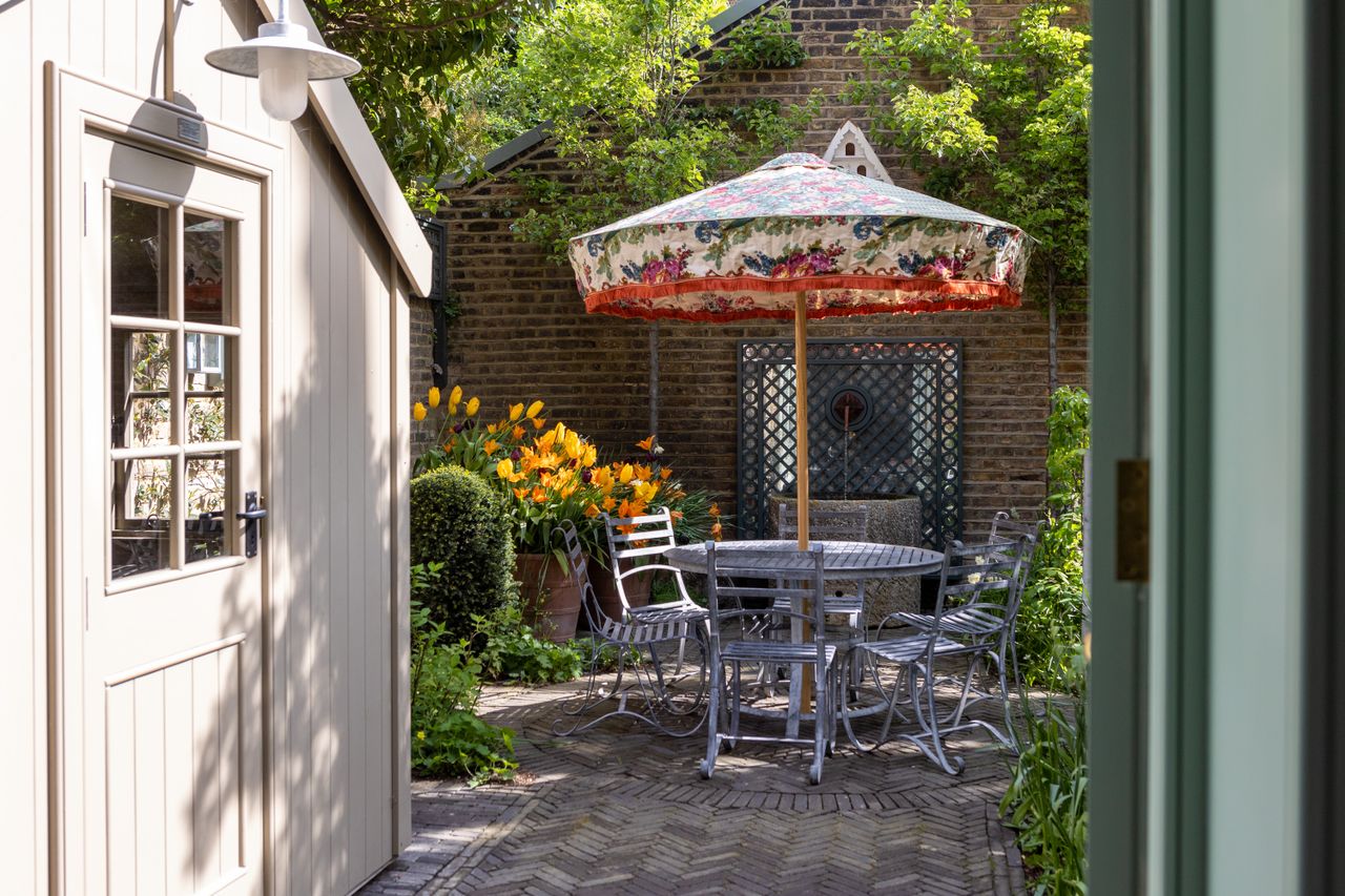 5 Garden Mirror Ideas That Enhance Your Space With Style | Livingetc
