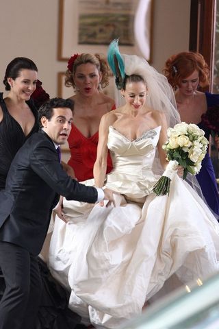 Carrie Bradshaw wearing vera wang wedding dress