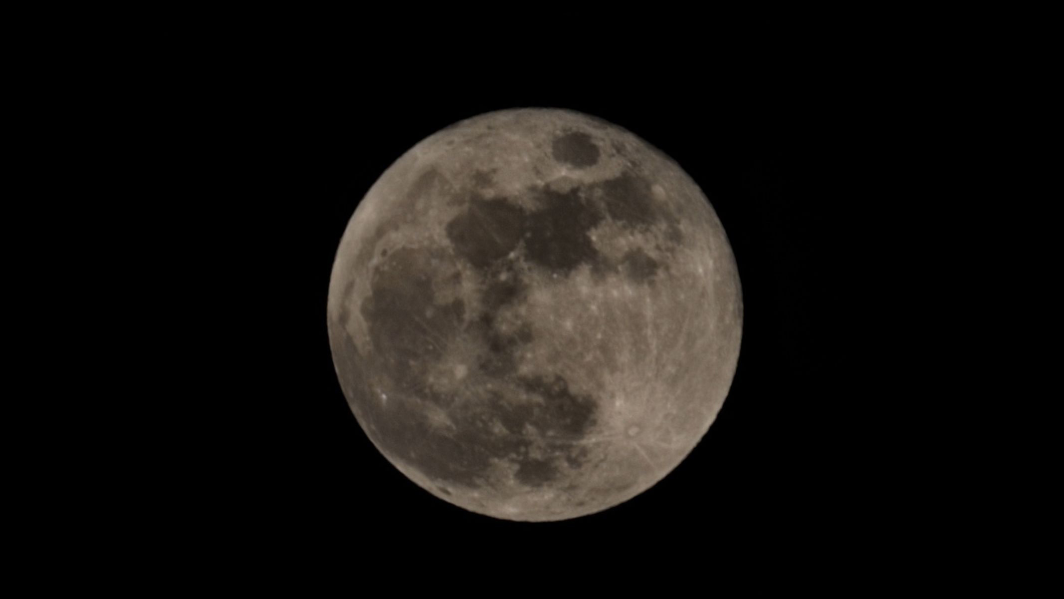 This genuinely pocket-sized smart telescope makes capturing the deep sky and the solar system almost effortless 4 MyCelestialApp A view of the moon through the Dwarflab Dwarf Mini