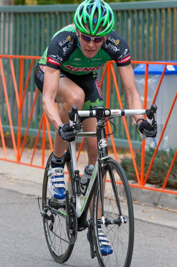 Amity Elliott (Team Kenda) on the attack for fourth place.