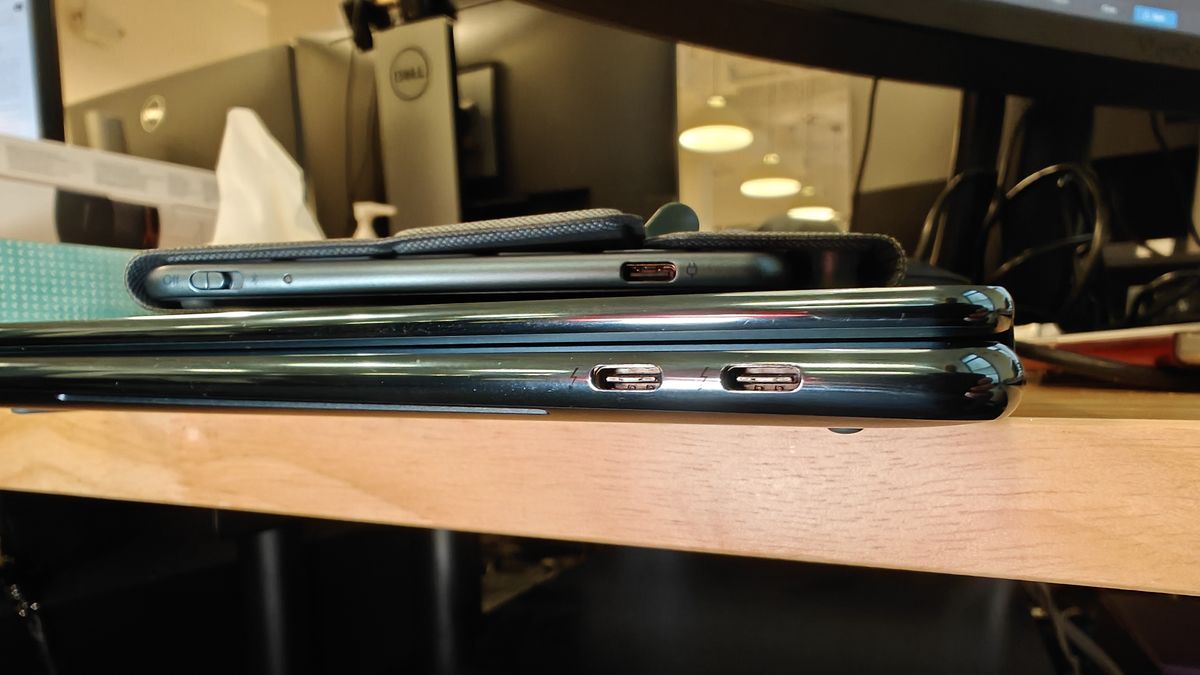 Lenovo Yoga Book 9i hands-on