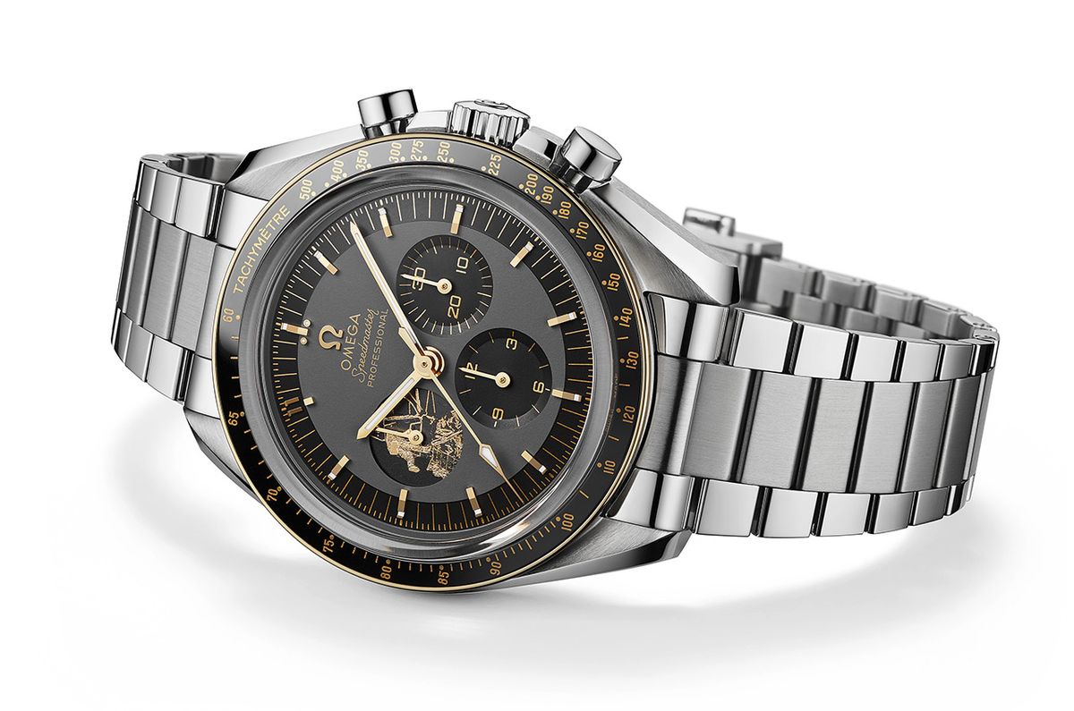 Two Apollo 11 tributes are found on the dial of the Speedmaster Apollo 11 50th Anniversary Limited Edition. A number &quot;11&quot; features in 18K Moonshine Gold at 11 o&#039;clock. More notably, the 9 o&#039;clock subdial shows Buzz Aldrin climbing down to the surface.