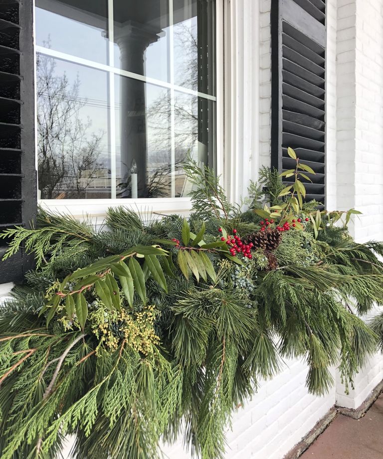 17 Christmas porch decorating ideas for festive curb appeal | Real Homes
