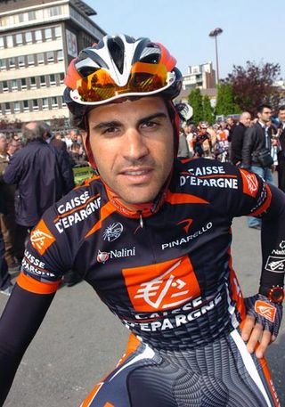 Oscar Pereiro (Caisse d'Epargne) awaits the start of the 2009 Flèche Wallonne.