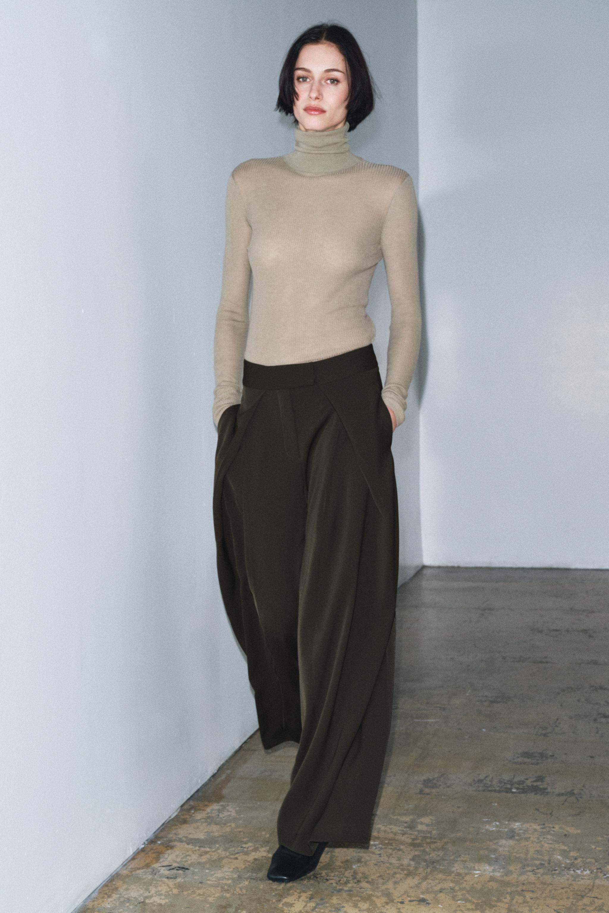 Zw Collection Wide-Leg Trousers With Darts