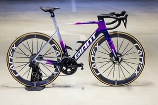 Jayco Alula Giant Propel race bike 2025