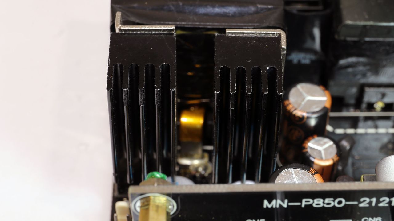 Gigabyte UD850GM