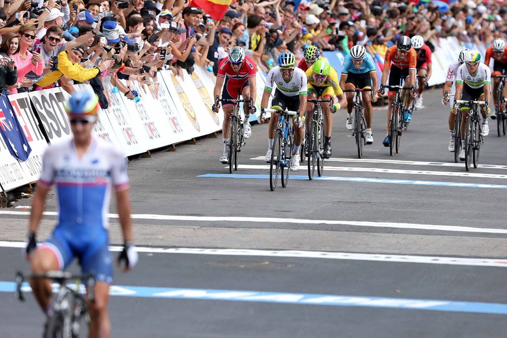Bunch sprint for second place