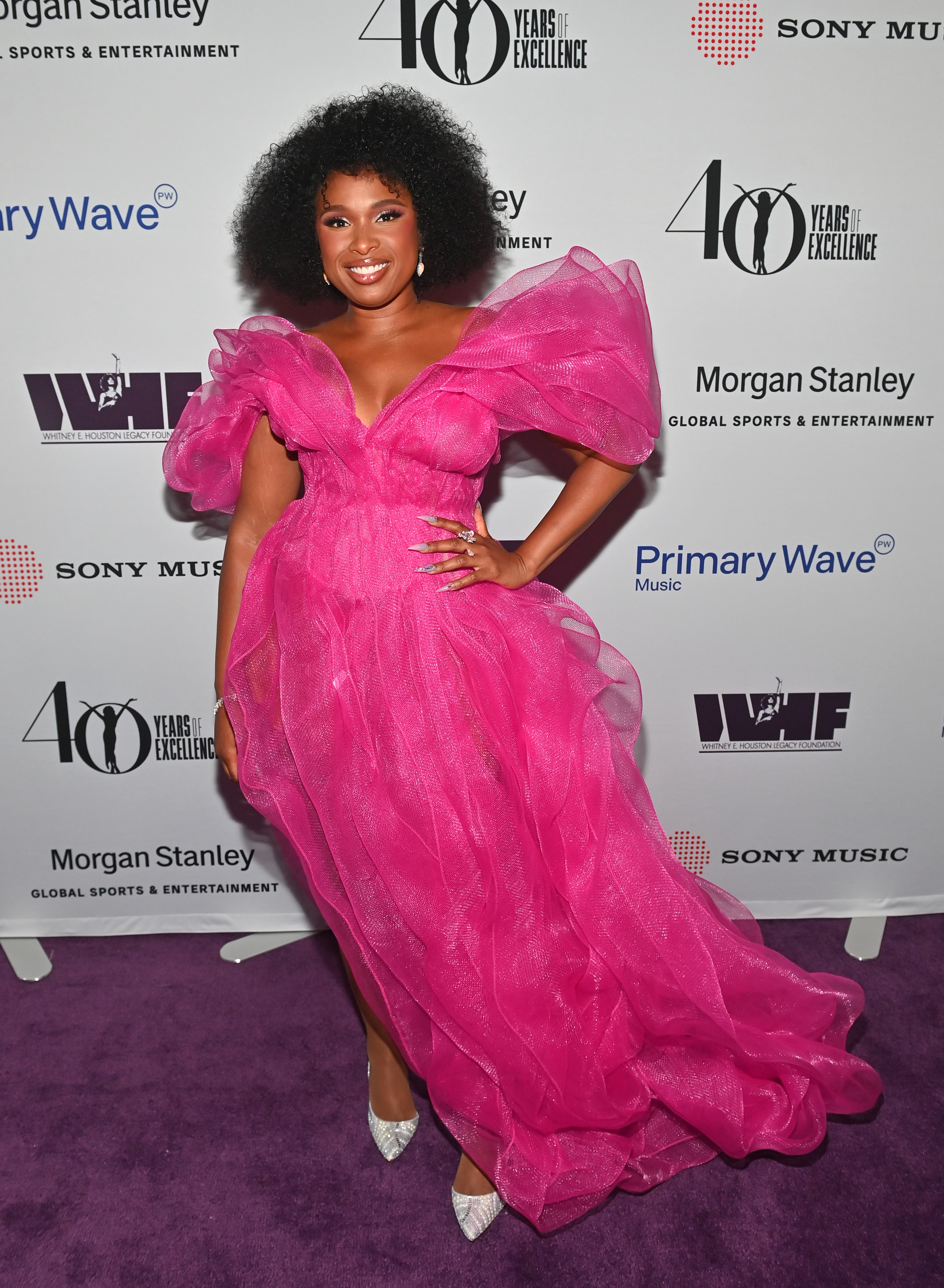 Jennifer Hudson wearing an afro hairstyle.