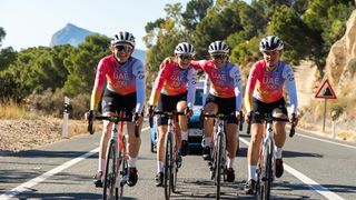 Campamento de entrenamiento del UAE Team ADQ 2022