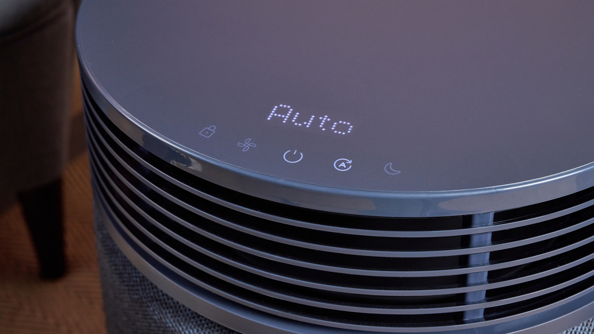The Blueair Blue Signature&#039;s display reads &amp;quot;auto&amp;quot;.