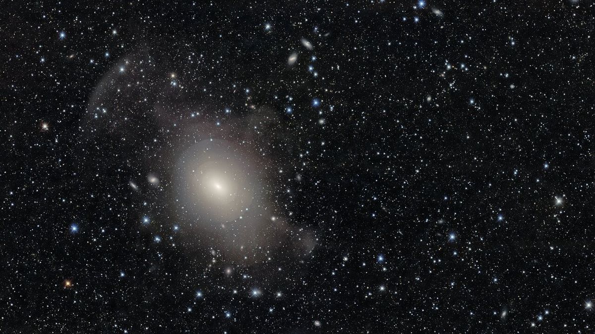 Камера темной энергии снимает «галактическую луковицу», простирающуюся через космос