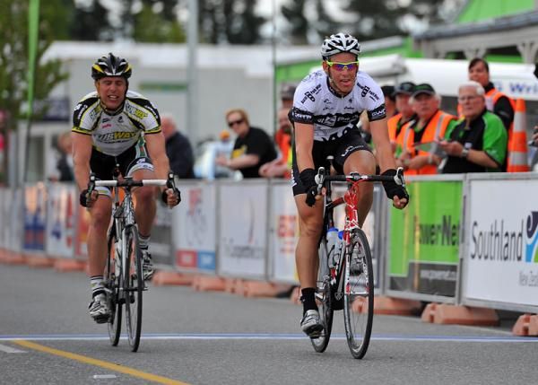 Clinton Avery (Ascot Park Hotel) takes out Stage one ahead of Paul Odlin of Subway Pro Cycling