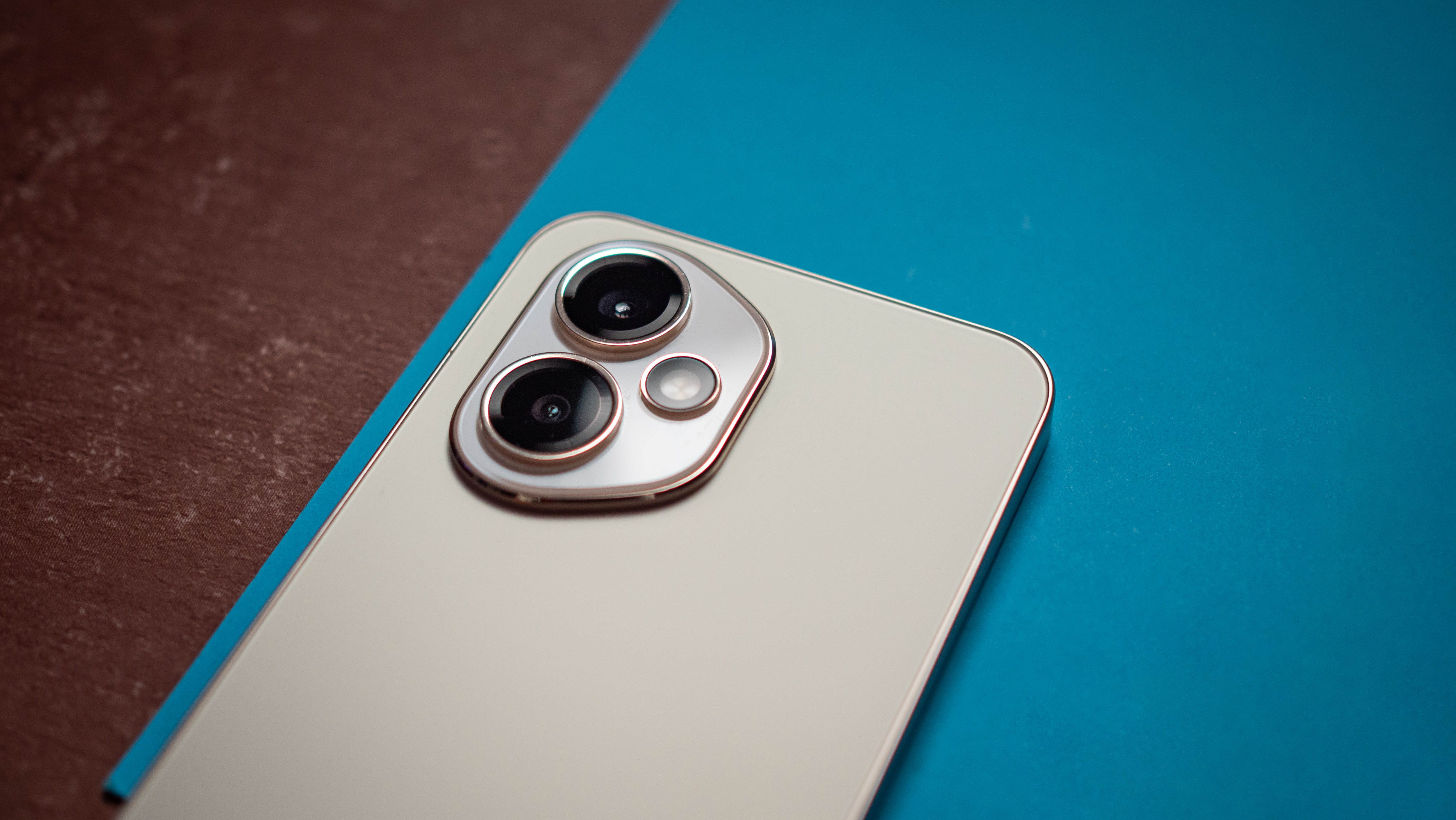 Honor 400 back view against blue and red background with the camera module highlighted