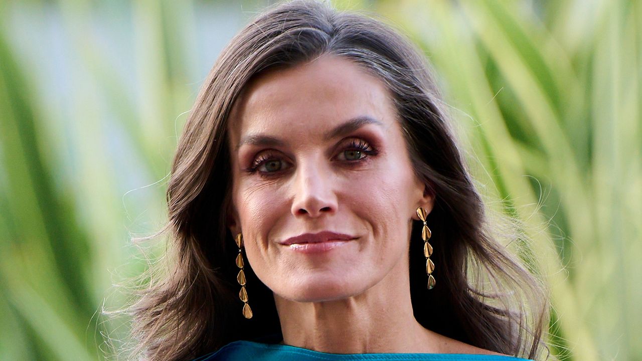 Queen Letizia&#039;s silk shirt and trousers are off-duty chic. Seen here she attends the &#039;Luca de Tena&#039;, &#039;Mariano de Cavia&#039; and &#039;Mingote&#039; journalism awards 2023