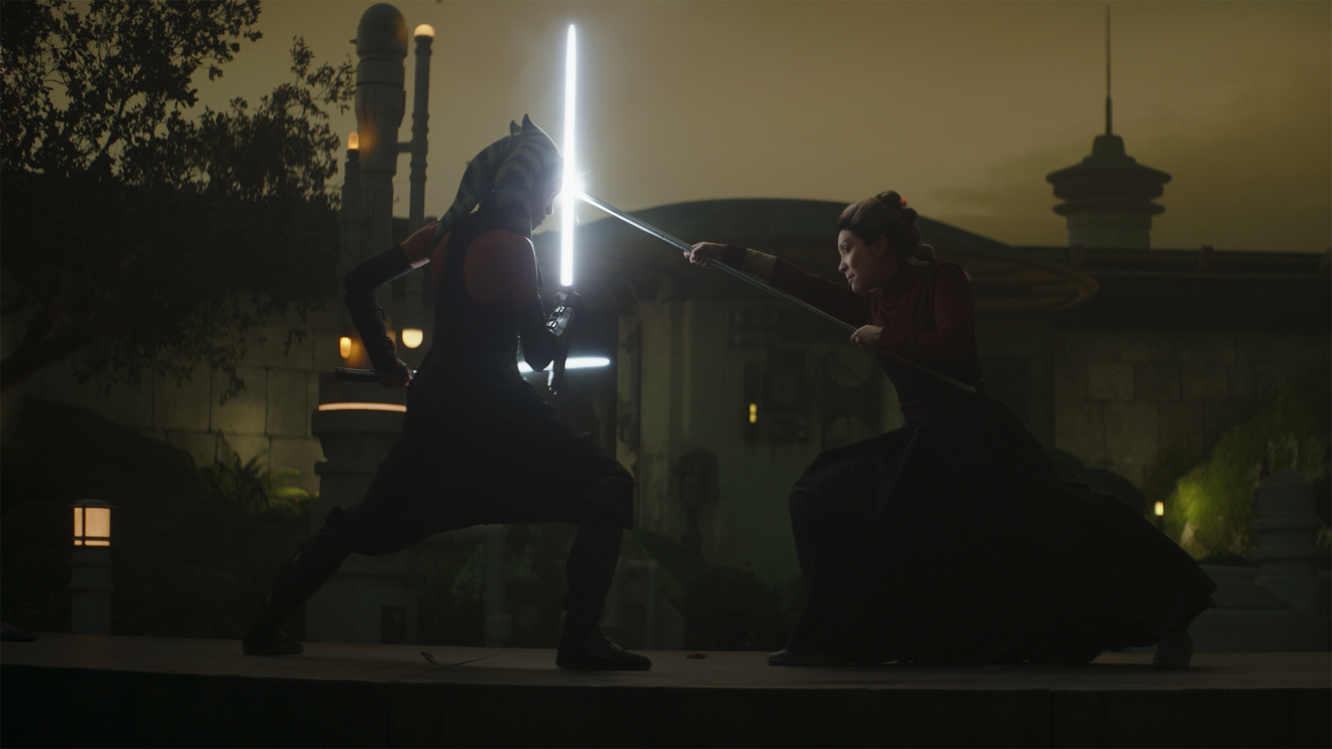 Ahsoka Tano affronte le magistrat Morgan Elsbeth sur Calodan dans The Mandalorian saison 2.