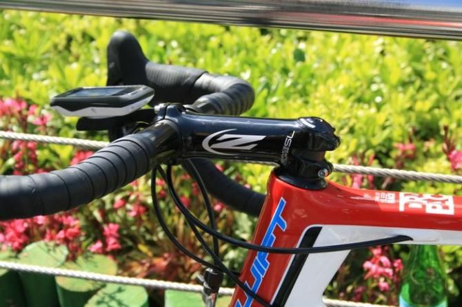 A tidy looking cockpit on Floris Goesinnen&rsquo;s (Drapac) Swift Ultravox