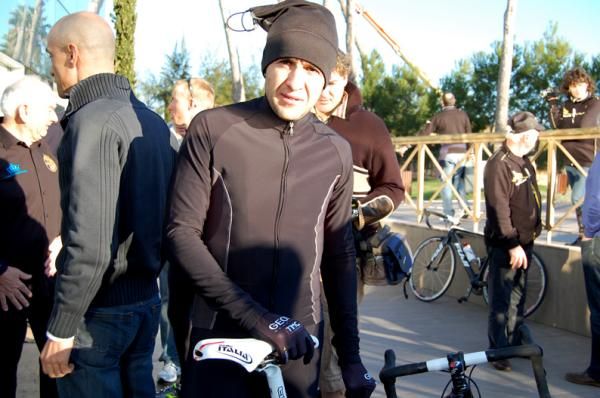 Carlos Sastre ready to get on his new ride.