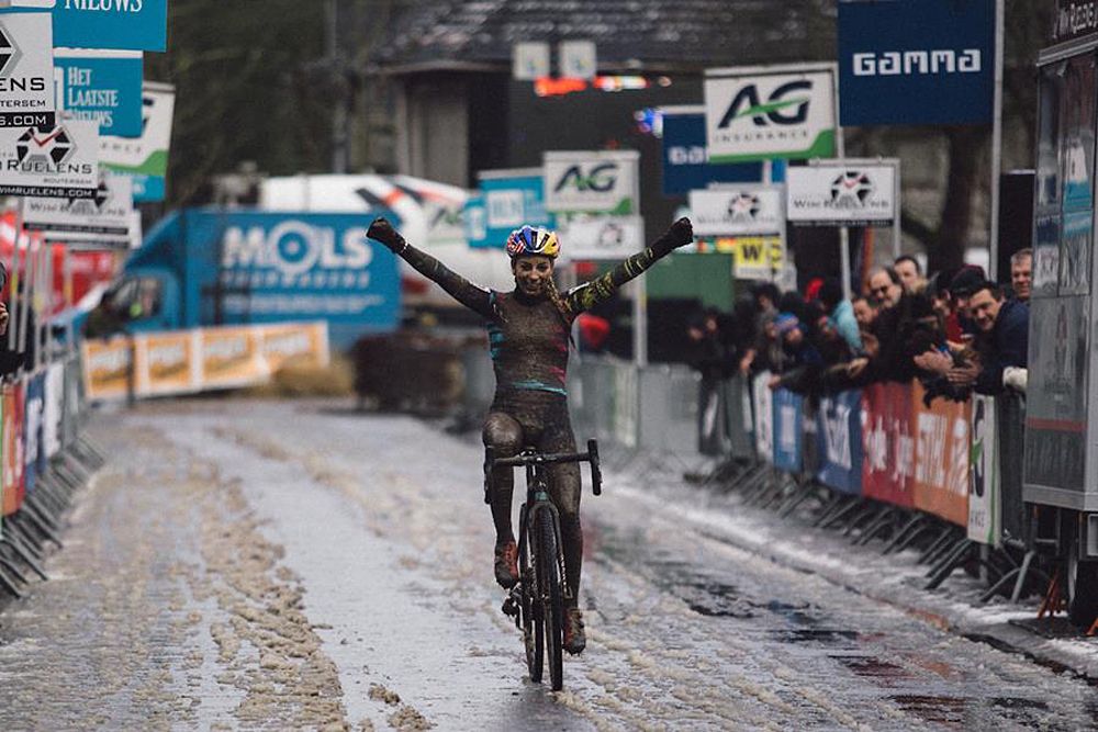 Pauline Ferrand-Prevot wins in Overisje