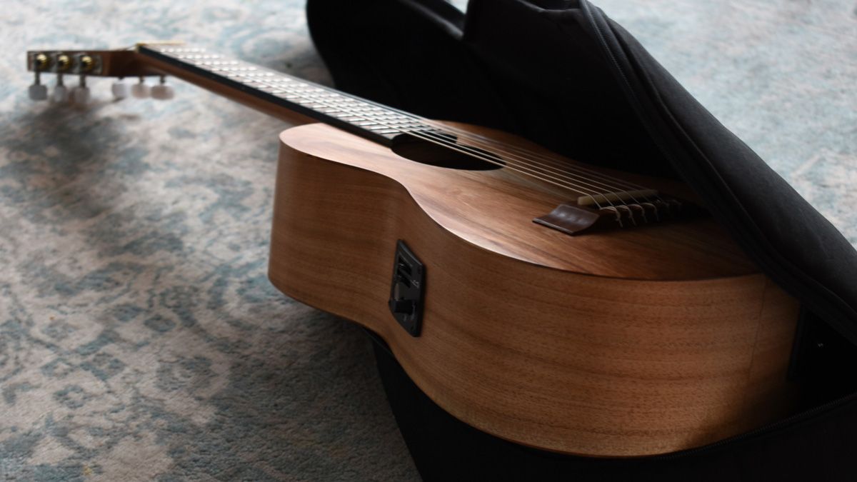 woodpecker travel guitar