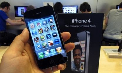 Should Jobs recall the iPhone 4?