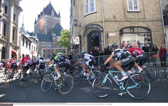 The peloton passed by the Darlington