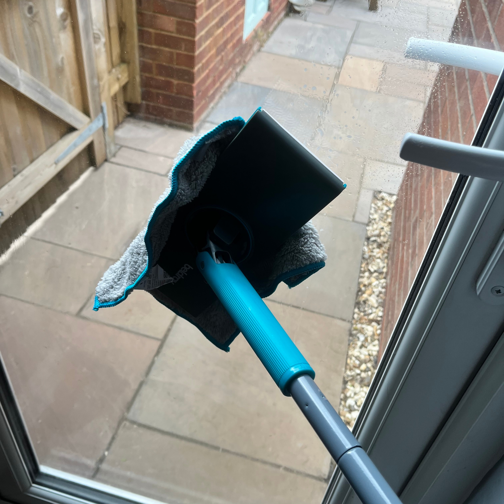 Using the beldray mop on a glass door.