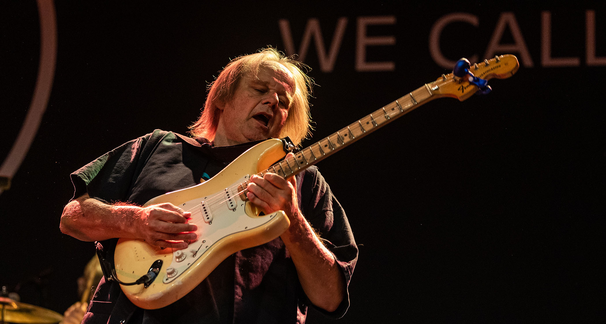 Walter Trout takes a solo on his 73 Strat.