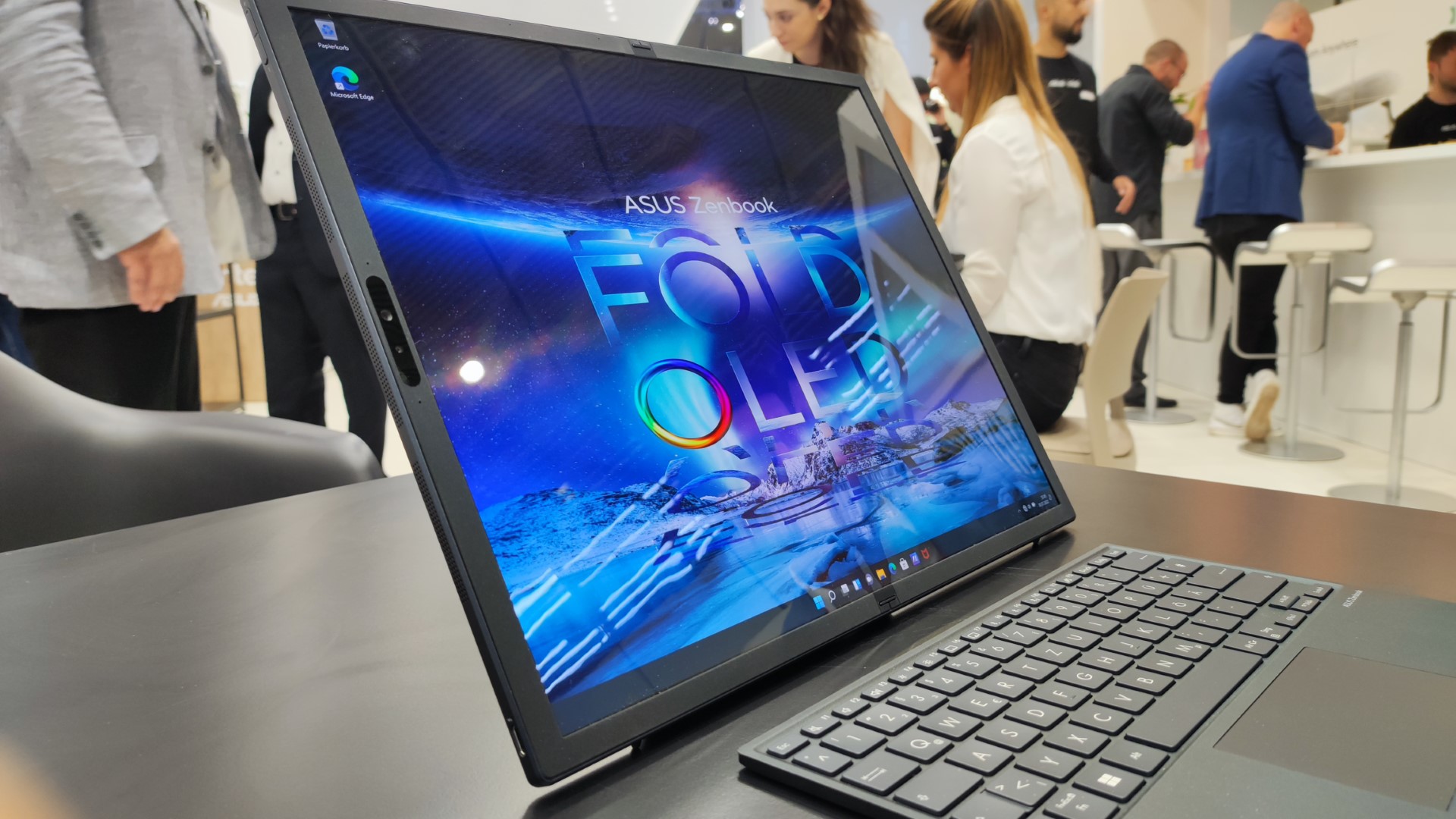 Asus 17 Fold OLED