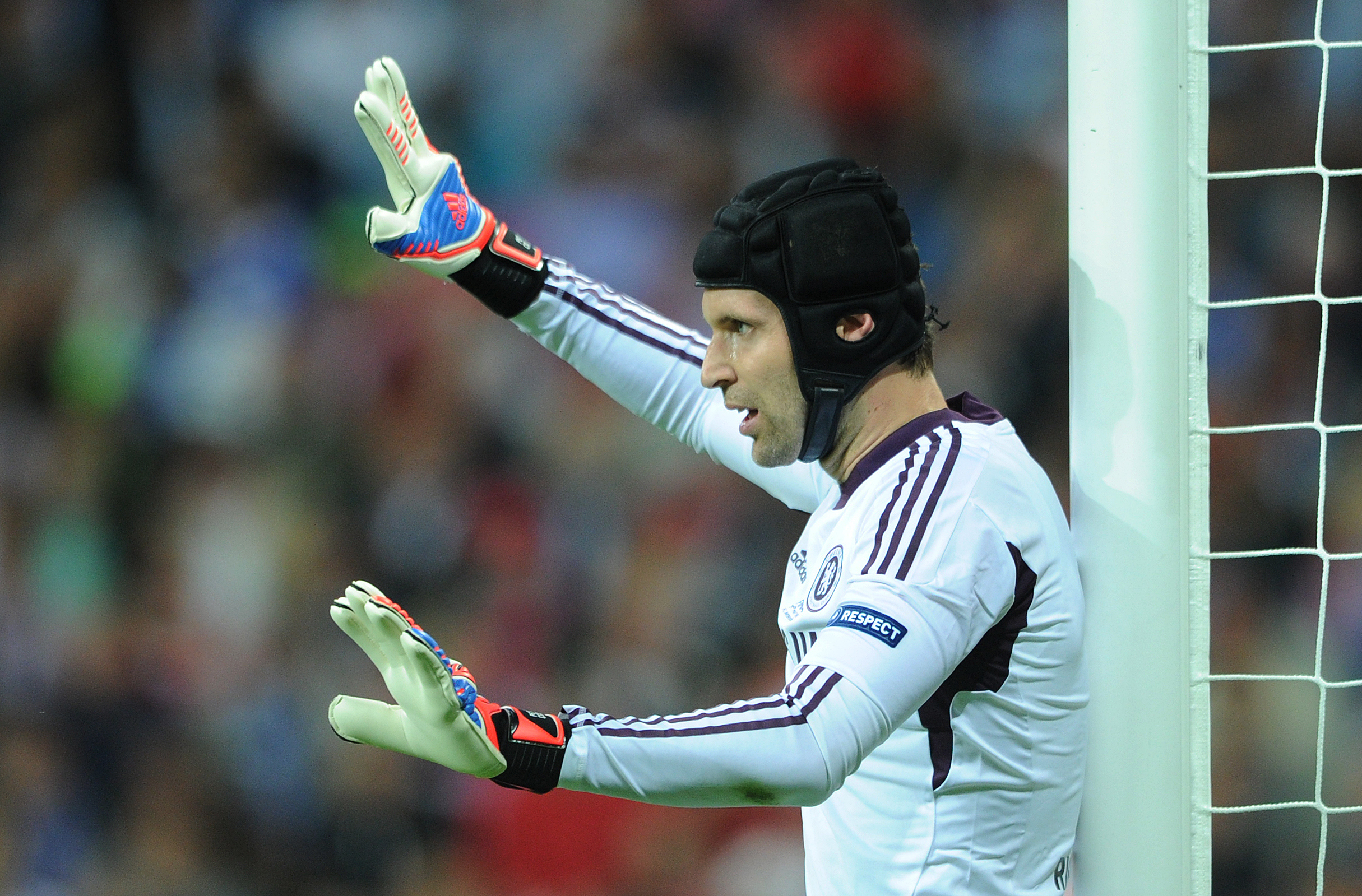 Petr Cech in action for Chelsea in the 2012 Champions League final against Bayern Munich.