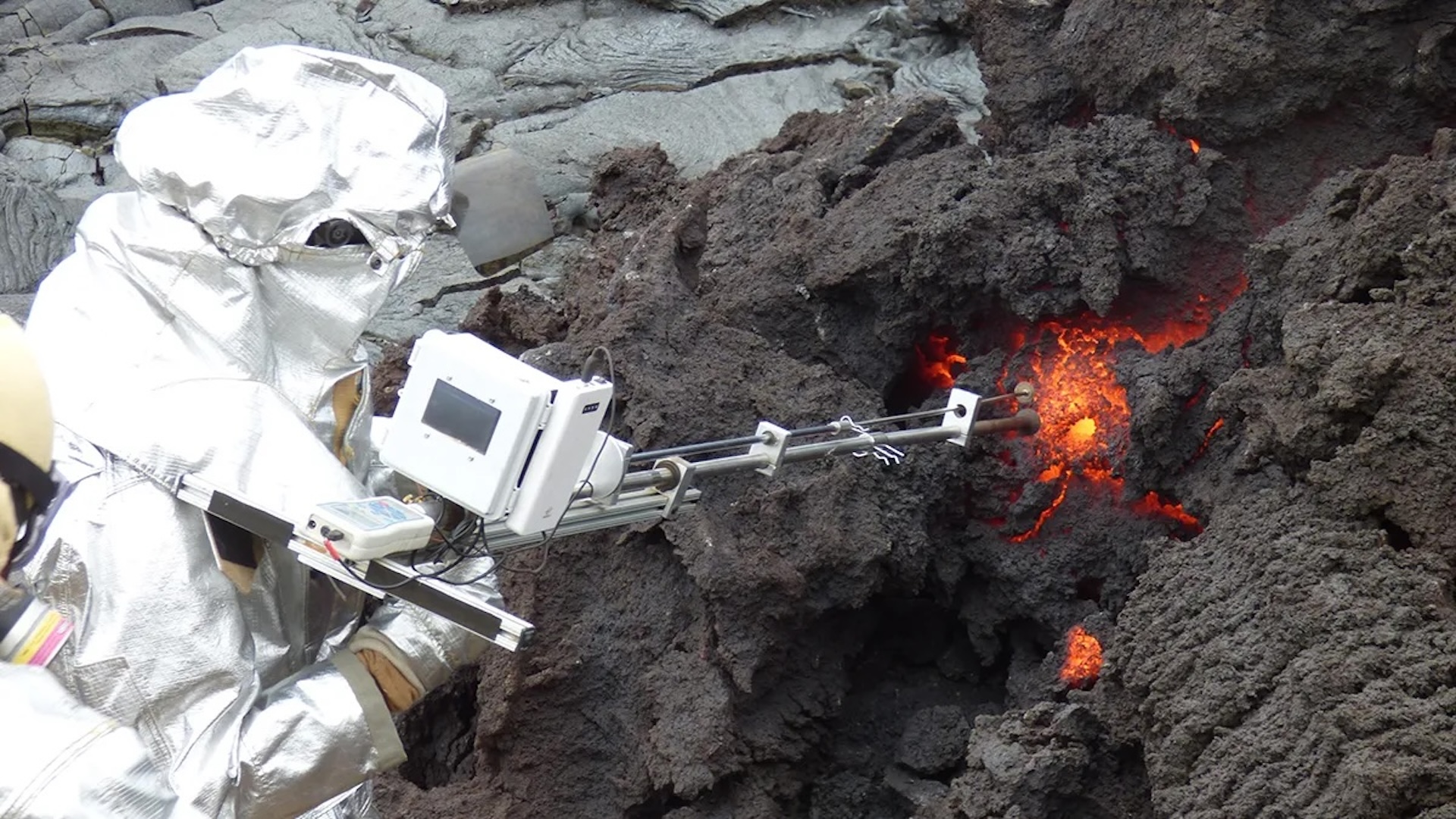  Weird new device measures how 'liquid' lava is 