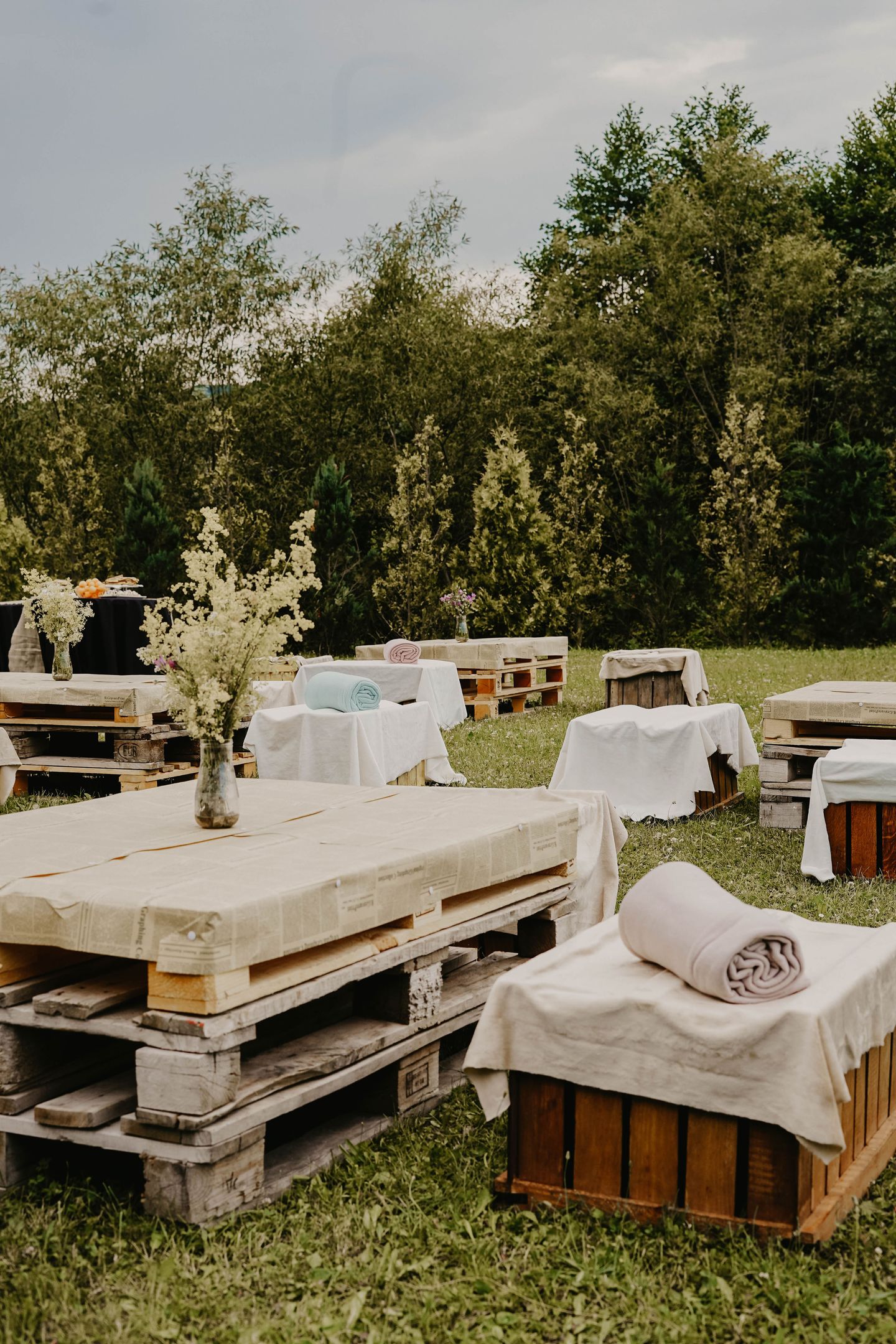 Pallet furniture ideas: 13 stylish and affordable ways to add tables
