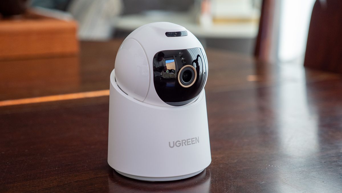 The UGREEN SynCare Indoor Cam ID500 Pro that pairs with the UGREEN HomeAgent HA100