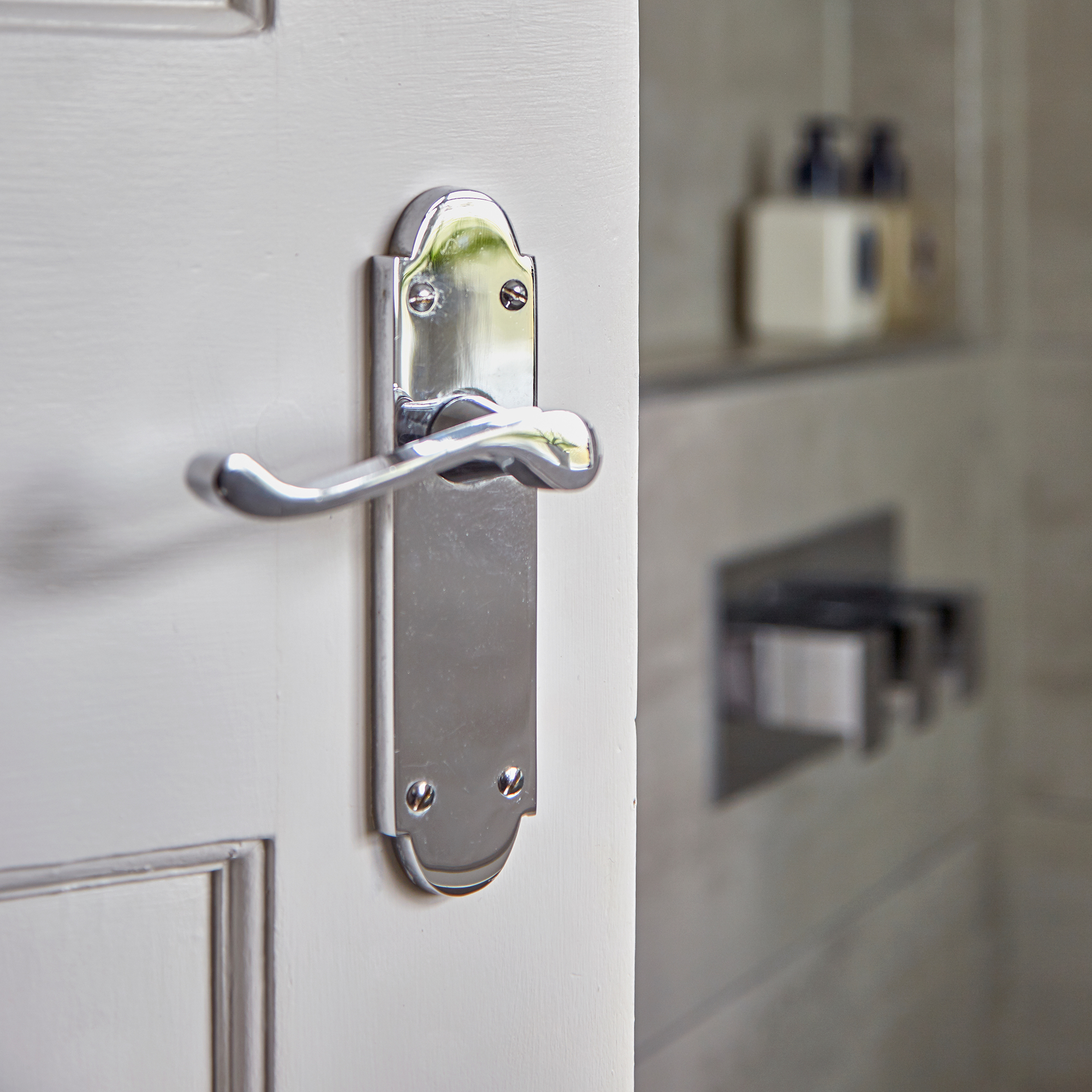 How to fix a door handle that is loose: a step-by-step guide