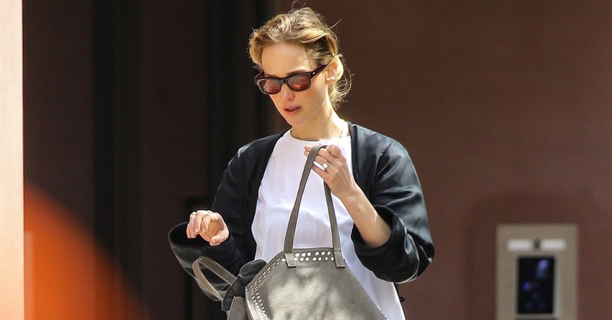 Wait—Did JLaw Just Bring the Slide Sandals Trend Back? Wait—Did JLaw Just Bring the Slide Sandals Trend Back?