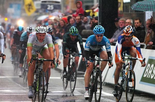 Kittel pips Farrar and Bos in a sprint finish to take the win
