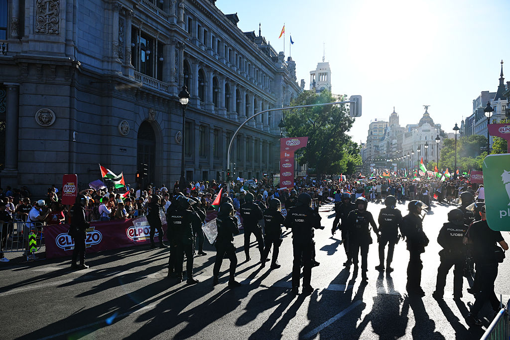 Pro-Palestinian protesters during the La Vuelta - 80th Tour of Spain 2025, Stage 21 a 108km stage from Alalpardo to Madrid / The race is neutralised due to disturbances in central Madrid caused by pro-Palestinian protests / #UCIWT / on September 14, 2025 in Madrid, Spain.