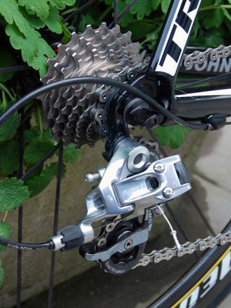 Phinney's Madone is basically a full SRAM-equipped machine including this Red rear derailleur.